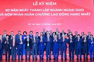 Tổng Bí thư Tô Lâm và các đồng chí lãnh đạo, nguyên lãnh đạo Đảng, Nhà nước và các đại biểu dự lễ kỷ niệm 80 năm ngành ngoại giao Việt Nam (28-8-1945 – 28-8-2025). Ảnh: Báo NHÂN DÂN