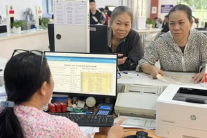 Giải quyết thủ tục hành chính ở cơ sở: Từ 'thu giấy tờ' sang khai thác dữ liệu