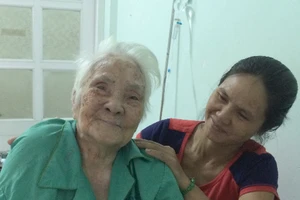 Thay khớp háng cho cụ bà sống hai thế kỷ 