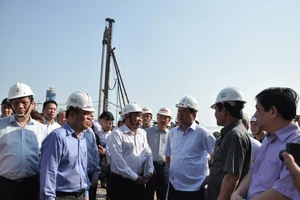 Bí thư Thăng: “Cho tạm ứng mà công trình chậm, một đồng phạt gấp ba“