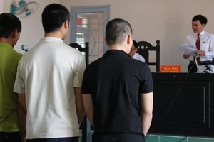 Bảo vệ Công ty Long Sơn thực nghiệm hành vi chém người