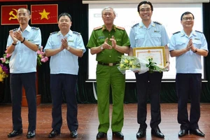 Tổng cục Cảnh sát tặng bằng khen về phòng chống ma túy 