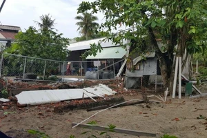 Hàng chục người phá tài sản, đe dọa dân 