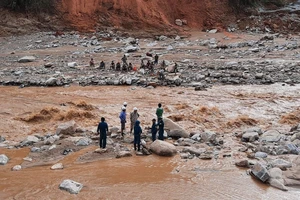 200 người bị cô lập ở công trình thủy điện Đăk Mi 2 