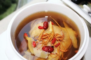 Món vịt hầm đông trùng hạ thảo dâng Võ hậu