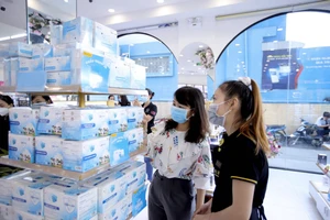 AB Beauty World ‘tung’ khẩu trang chuẩn EU giá 20-50K/hộp ​