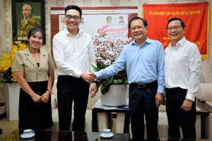 Nhiều đơn vị đến thăm báo Pháp Luật TP.HCM nhân dịp 21-6