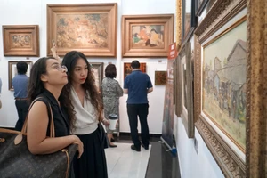 Triển lãm nhân kỷ niệm 50 năm quan hệ ngoại giao Việt Nam - Pháp