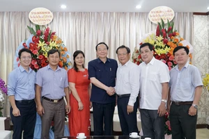 Thủ tướng Phạm Minh Chính gửi lẵng hoa chúc mừng báo Pháp Luật TP.HCM dịp 21-6