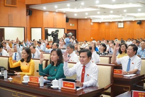 TP.HCM hoàn trả 255 tỉ đồng cho 16 quận 