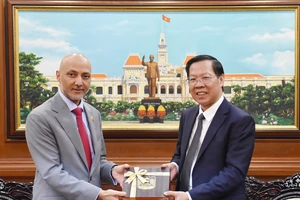 Chủ tịch TP.HCM Phan Văn Mãi tiếp Đại sứ UAE tại Việt Nam 