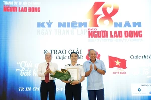 Báo Người Lao Động trao giải hai cuộc thi lớn về chủ quyền quốc gia