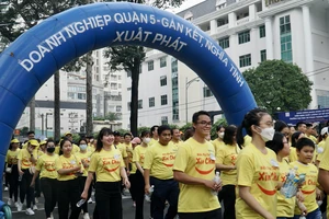 1.000 doanh nhân và người lao động đi bộ gây quỹ vì người nghèo