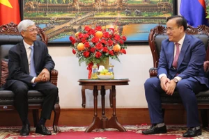 Lãnh đạo TP.HCM chúc mừng 70 năm ngày Quốc khánh Vương quốc Campuchia