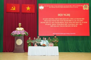 Công an và Uỷ ban MTTQ Việt Nam TP.HCM ký kết chương trình phối hợp 