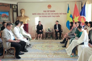 Đoàn công tác TP.HCM thăm và làm việc với Đại sứ quán Việt Nam tại Thuỵ Điển