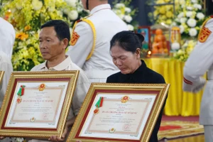 Quân khu 7 tổ chức lễ viếng 12 chiến sĩ hy sinh trong diễn tập