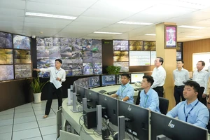 Chủ tịch Phan Văn Mãi chúc Tết Trung tâm Quản lý điều hành giao thông đô thị