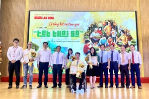 Chuyện cụ bà 91 tuổi ‘lướt Facebook chúc Tết online' đạt giải nhất cuộc thi viết Tết thời số