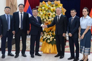 Lãnh đạo Thành uỷ TP.HCM chúc mừng 70 năm ngày thành lập Đảng Nhân dân Cách mạng Lào