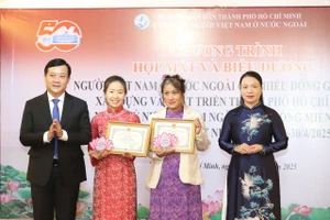 TP.HCM tôn vinh 50 kiều bào xuất sắc dịp 50 năm thống nhất đất nước