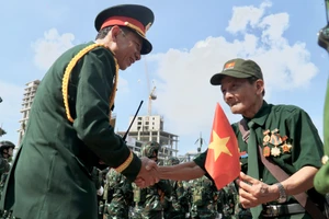 Nhiều cựu chiến binh vượt hàng ngàn cây số đến TP.HCM xem tổng duyệt lễ diễu binh, diễu hành