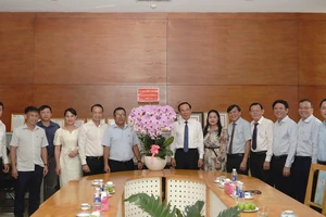 Lãnh đạo TP.HCM thăm, chúc mừng các cơ quan báo chí dịp 21-6