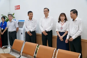 Phó Chủ tịch HĐND TP.HCM làm việc với phường Phú Định, Chợ Quán 