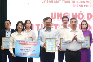 TP.HCM tiếp nhận hơn 35,6 tỉ đồng hỗ trợ đồng bào bị thiệt hại do bão số 10