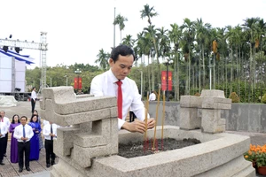 Lãnh đạo TP.HCM dâng hương, họp mặt kỷ niệm 85 năm Ngày Nam Kỳ khởi nghĩa