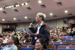 Cử tri đề nghị Quốc hội xây dựng luật bảo vệ thầy cô giáo.