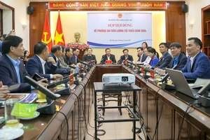 Hội đồng Tiền lương Quốc gia nhóm họp chốt mức tăng lương tối thiểu vùng. Ảnh: V.LONG