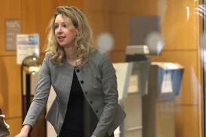 Cựu Tổng giám đốc tập đoàn công nghệ y tế Theranos - bà Elizabeth Holmes. ẢNH: AFP