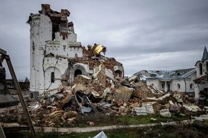Một nhà thờ ở tỉnh Donetsk bị phá hủy trong các trận pháo kích của quân Nga và Ukraine hồi 4-1. Ảnh: AFP
