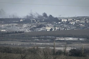 TP Soledar (tỉnh Donetsk, Ukraine) hoang tàn sau các cuộc giao tranh giữa quân Moscow-Kiev ngày 12-1. Ảnh: AP