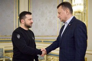 Tổng thống Ukraine - ông Volodymyr Zelensky (bên trái) và Bộ trưởng Quốc phòng Ba Lan Mariusz Blaszczak. Ảnh: PRESIDENT.GOV.UA