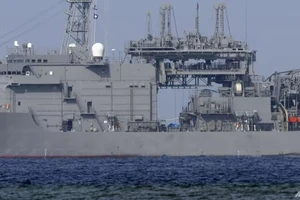 Tàu cứu hộ Chihaya của Lực lượng Phòng vệ Nhật ngoài khơi Ikemajima, tỉnh Okinawa (phía nam Nhật). Ảnh: AP.