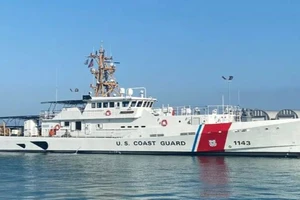 Tàu tuần duyên USCG Oliver Henry của Mỹ cập cảng Port Moresby (Papua New Guinea) hồi tháng 8-2022. Ảnh: USCG