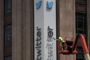 Trắc trở quanh chuyện thay biển hiệu Twitter từ chim xanh sang X