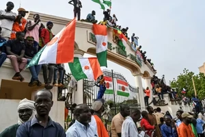 Đảo chính Niger: Dân trong nước biểu tình phản đối ECOWAS; Ý không ủng hộ can thiệp vào Niger