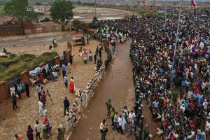 Đảo chính châu Phi: Chính quyền quân sự Niger đàm phán để Pháp rút quân; ECCAS đình chỉ tư cách thành viên Gabon