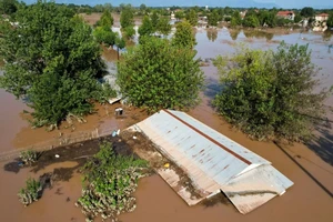 Hy Lạp hứng lũ lụt dài ngày gây thương vong lớn 