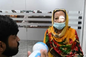 Pakistan đóng cửa hơn 56.000 trường học phòng dịch đau mắt đỏ