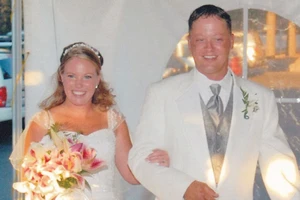 Vợ thức dậy thấy chồng bị bắn chết ngay trên giường, và hung thủ bất ngờ