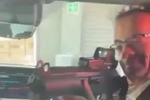 Financial Times: Đại sứ Anh bị cách chức vì chĩa súng vào nhân viên