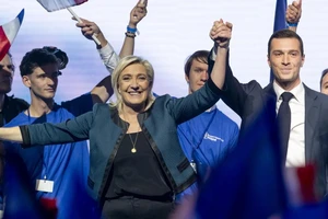 Cực hữu trỗi dậy, chính trường Pháp sẽ thế nào?