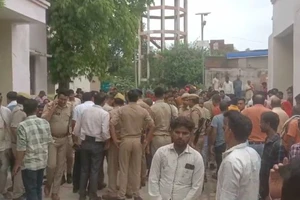 Kinh hoàng thảm kịch giẫm đạp tại lễ cầu nguyện ở Ấn Độ, 50 người chết