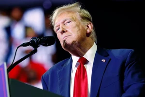 Cựu Tổng thống Mỹ Donald Trump hết bị hạn chế sử dụng Facebook, Instagram