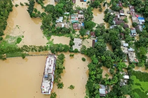 Bangladesh hứng lũ kinh hoàng, hàng trăm nghìn người phải sơ tán