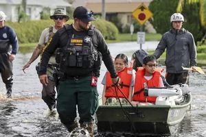 Điều gì khiến bão Milton mạnh bất thường?